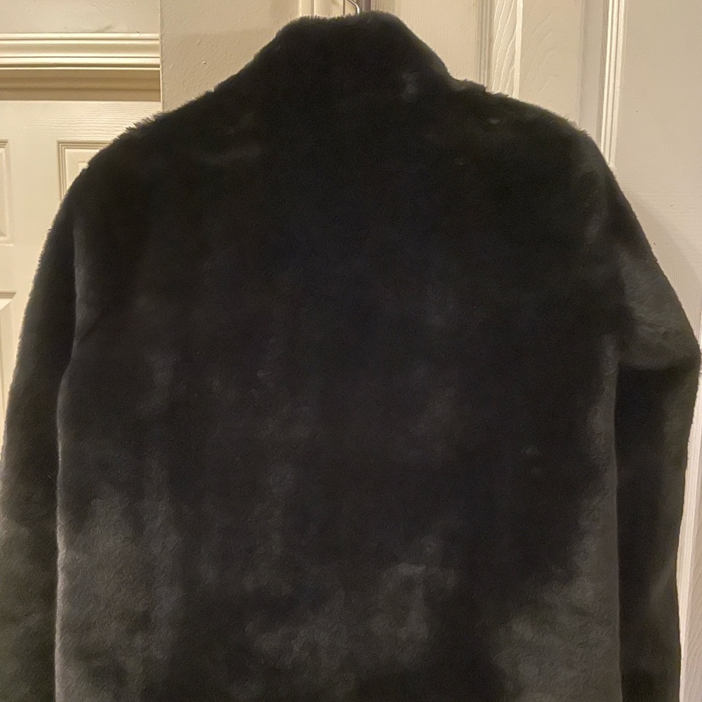 Faux fur short jacket. Size Medium - Picture 4 of 4